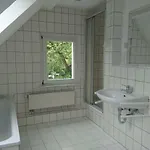 아파트 Sonniges Haeuschen Mit Garten