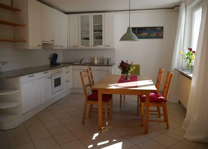 Апартаменты Sonniges Haeuschen Mit Garten Брауншвейг