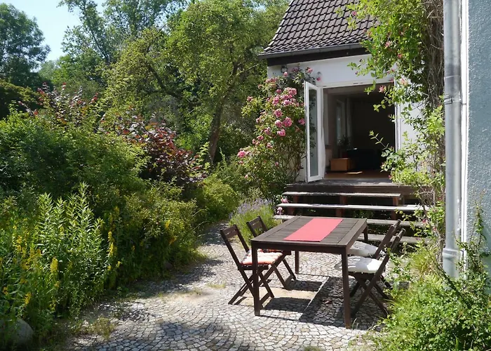 Sonniges Haeuschen Mit Garten Брауншвейг